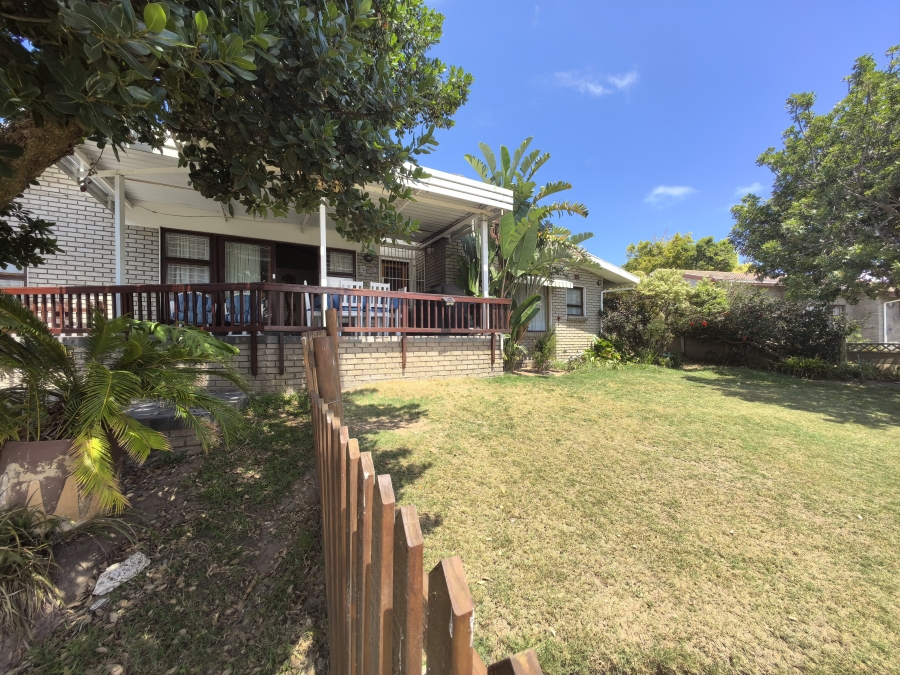 5 Bedroom Property for Sale in Fraaiuitsig Western Cape